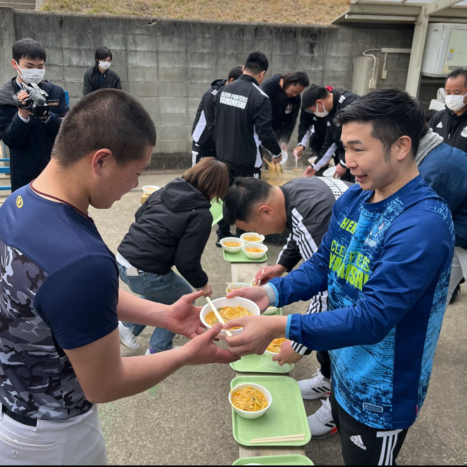 2024.2.18 日本航空石川高校野球部にほうとうの炊き出しを実施